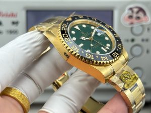 Rolex-GMT-Master-II-11678LN-Yellow-Gold-Green-Dial-oyster-gallery-5
