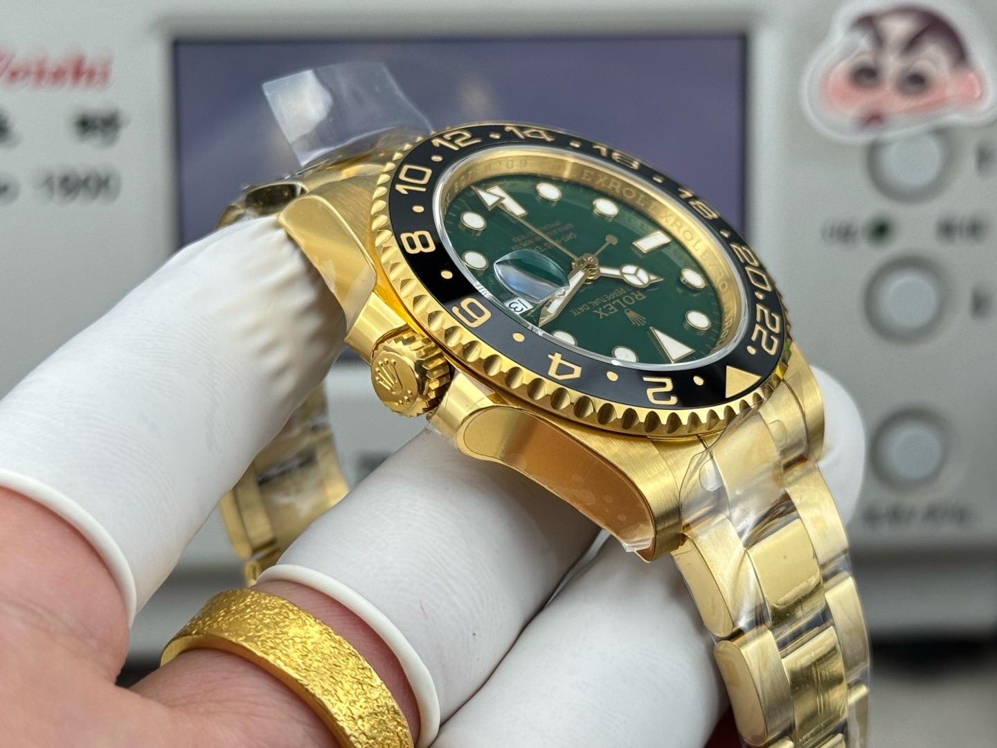 Rolex-GMT-Master-II-11678LN-Yellow-Gold-Green-Dial-oyster-gallery-6