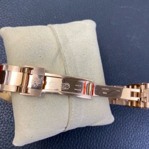 Rolex-GMT-Master-II-126755SARU-Diamond-Bezel-Black-Dial-gallery-9