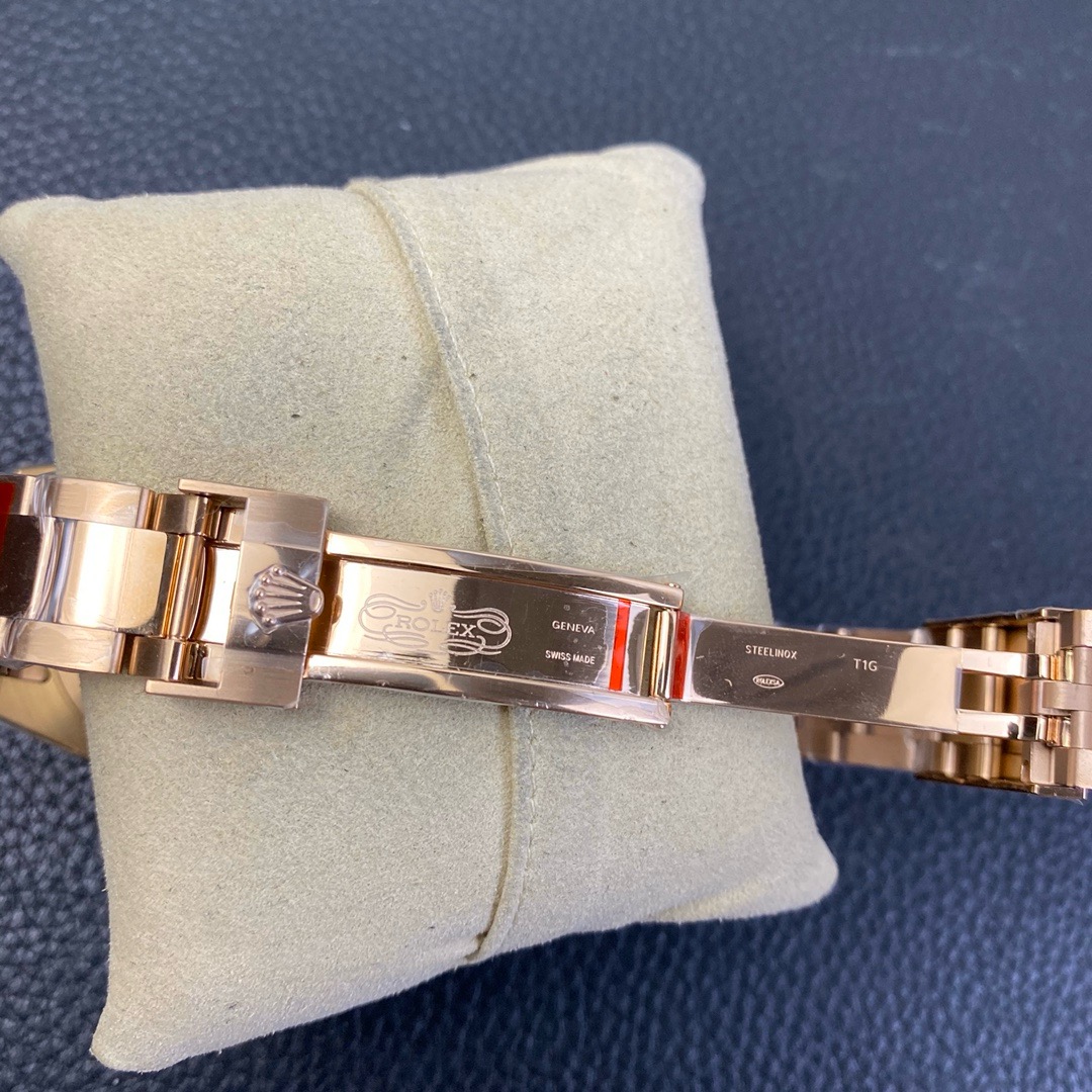 Rolex-GMT-Master-II-126755SARU-Diamond-Bezel-Black-Dial-gallery-9