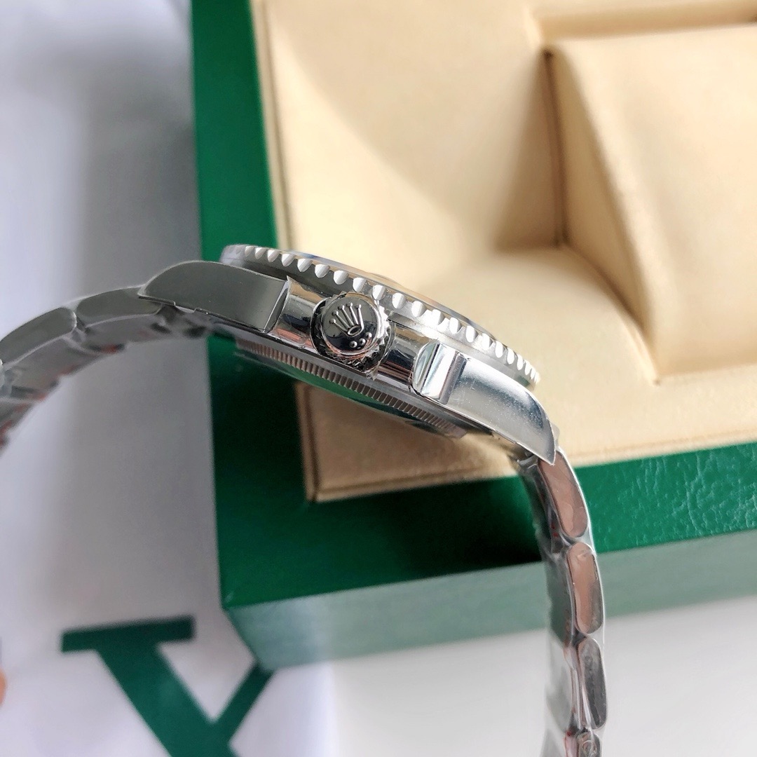 Rolex-GMT-Master-II-Black-Dial-Batman-Bezel-116710BLNR-Oyster-gallery-6
