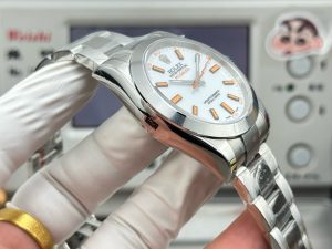 Rolex-Milgauss-116400-0002-Oyster-gallery-6