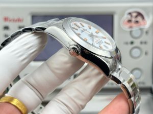 Rolex-Milgauss-116400-0002-Oyster-gallery-7