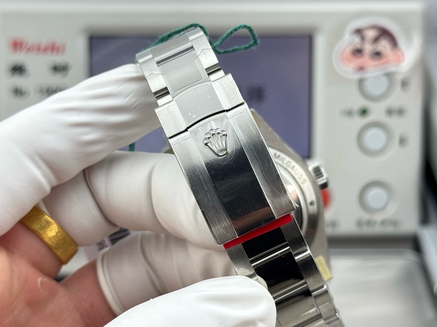 Rolex-Milgauss-116400-0002-Oyster-gallery-9