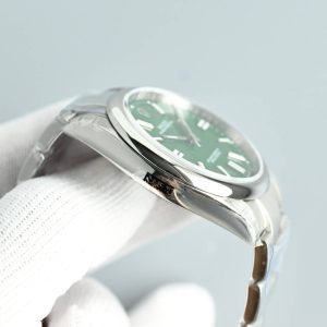 Rolex-Oyster-Perpetual-Green-Dial-126000-0005-gallery-3