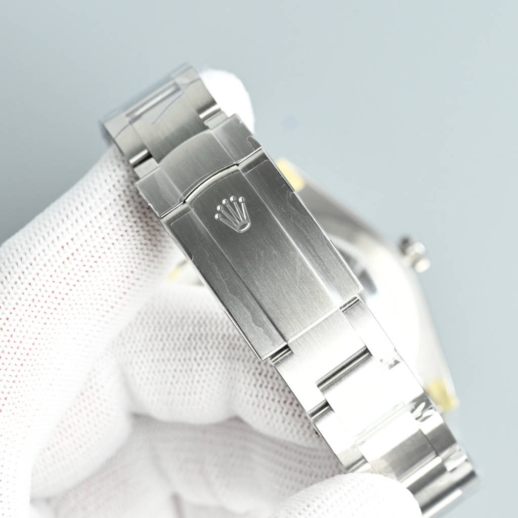 Rolex-Oyster-Perpetual-Green-Dial-126000-0005-gallery-7