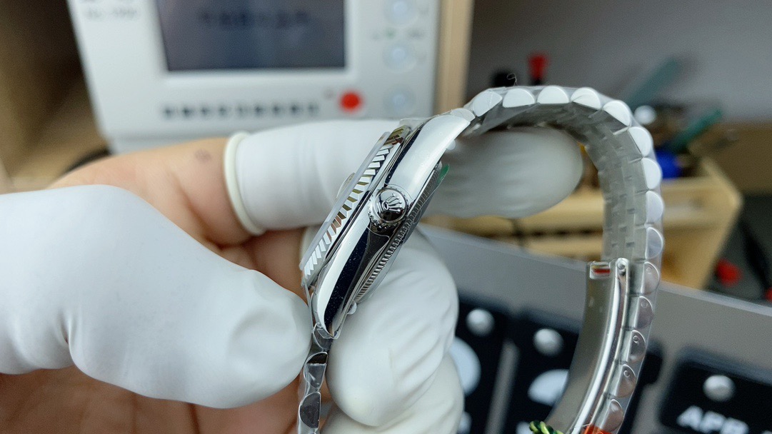 Rolex-Datejust-178384-0017-White-Gold-Silver-and-Diamond-Dial-gallery-5