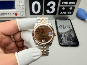 Rolex-Datejust-28mm-Womens-Watch-cover-1