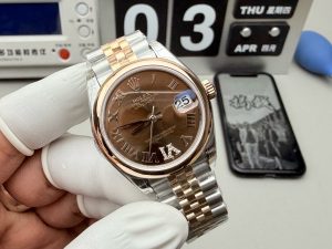 Rolex-Datejust-28mm-Womens-Watch-gallery-2
