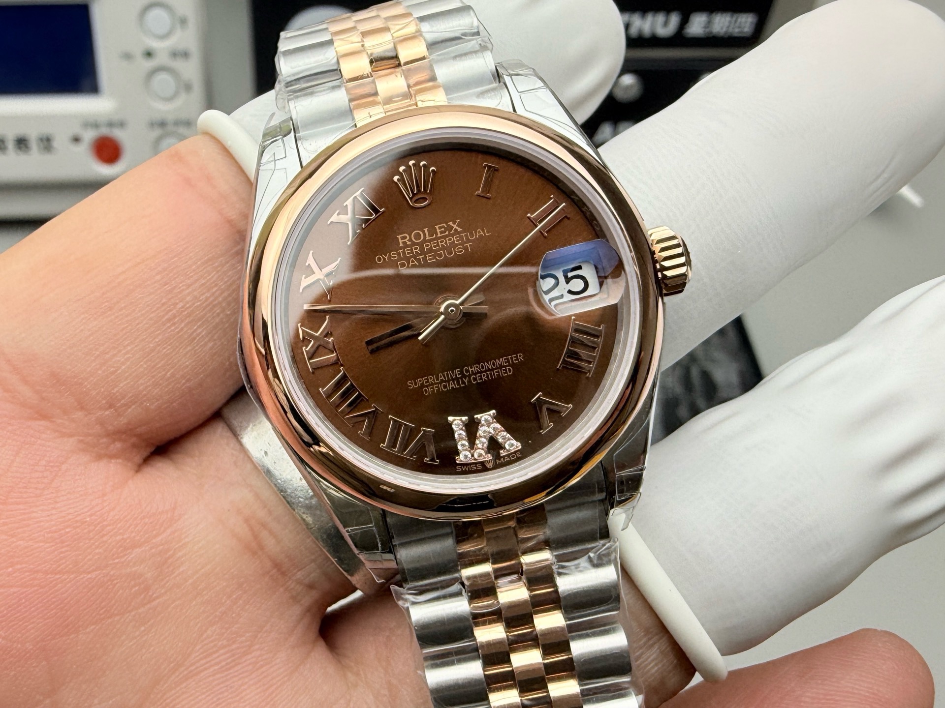 Rolex-Datejust-28mm-Womens-Watch-gallery-3