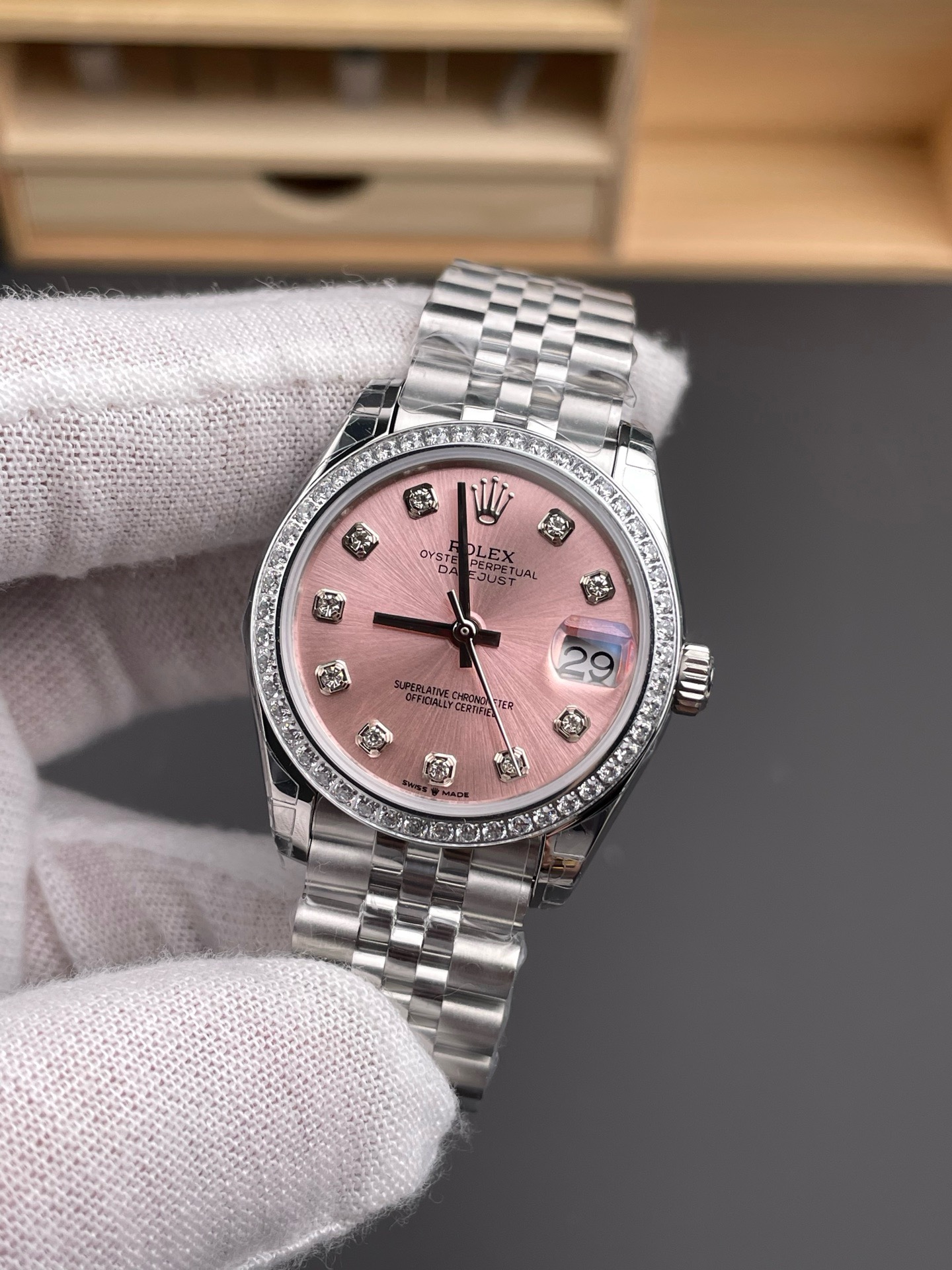Rolex-Datejust-Diamond-Bezel-Pink-Dial-116244-Oyster-gallery-2