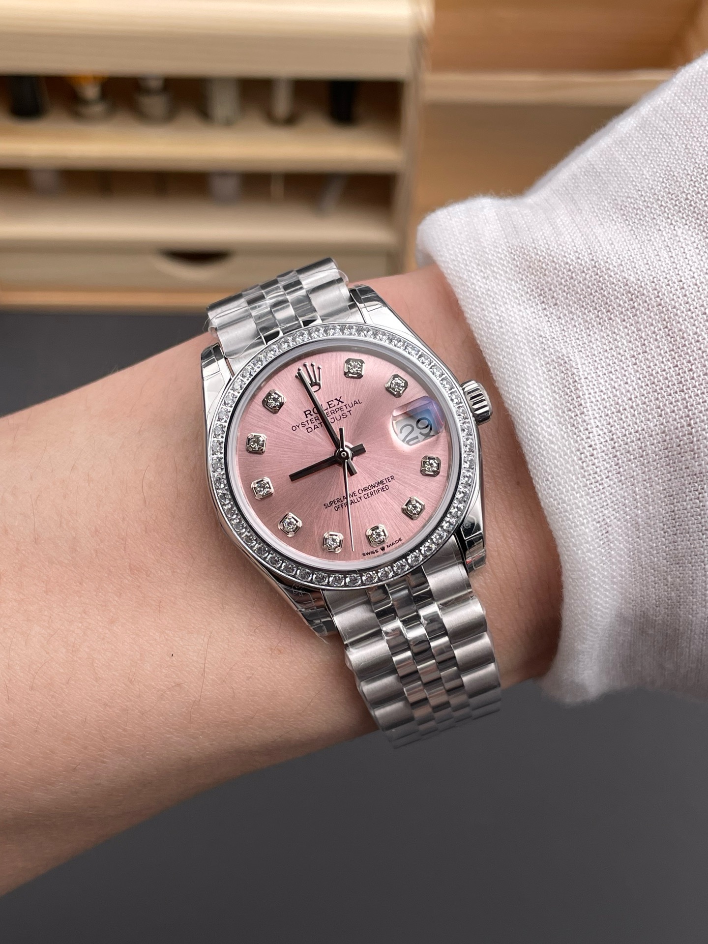 Rolex-Datejust-Diamond-Bezel-Pink-Dial-116244-Oyster-gallery-9