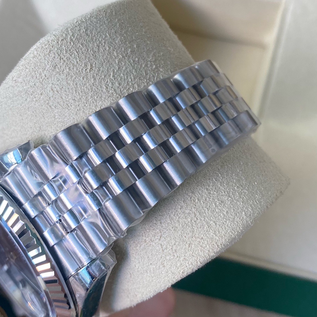 Rolex-Datejust-Grey-Dial-gallery-7