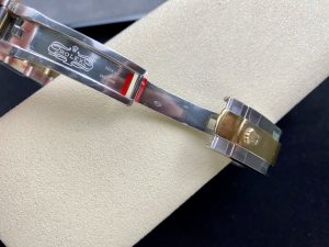 Rolex-Oyster-Perpetual-Datejust-White-Dial-116200-gallery-9