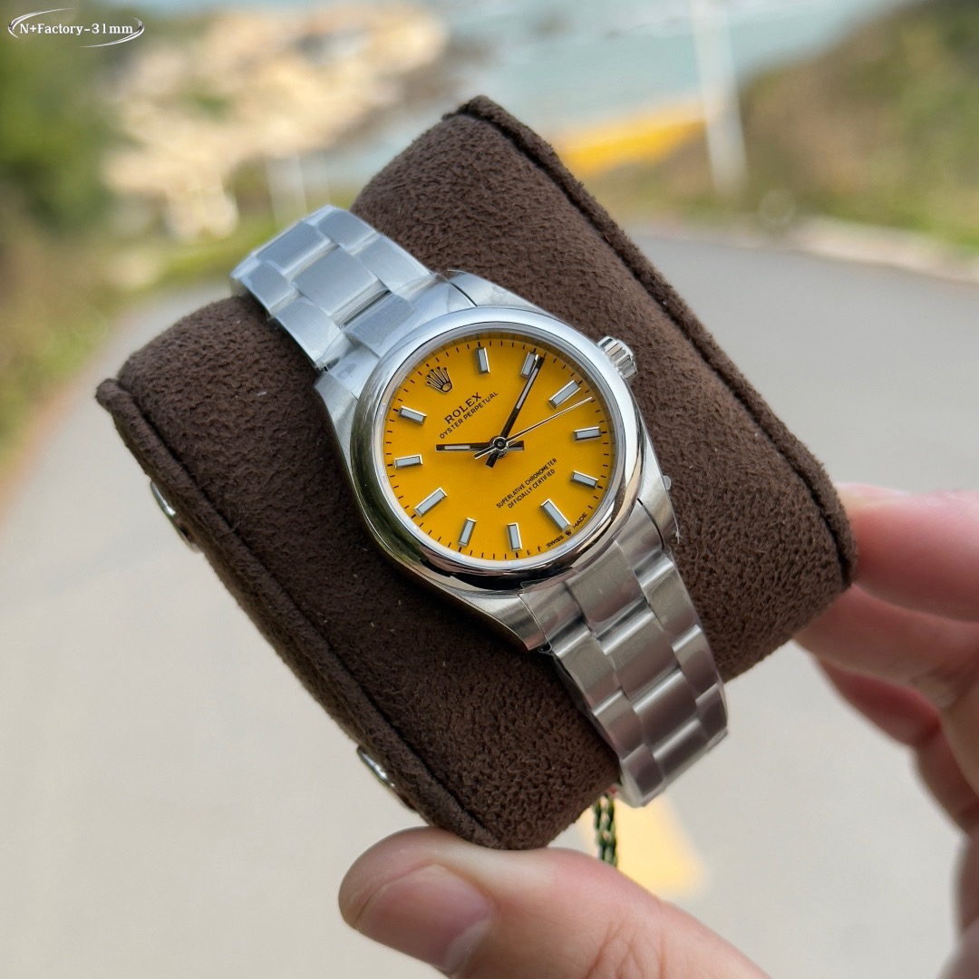 Rolex-Oyster-Perpetual-Orange-Dial-124300-0004-gallery-2