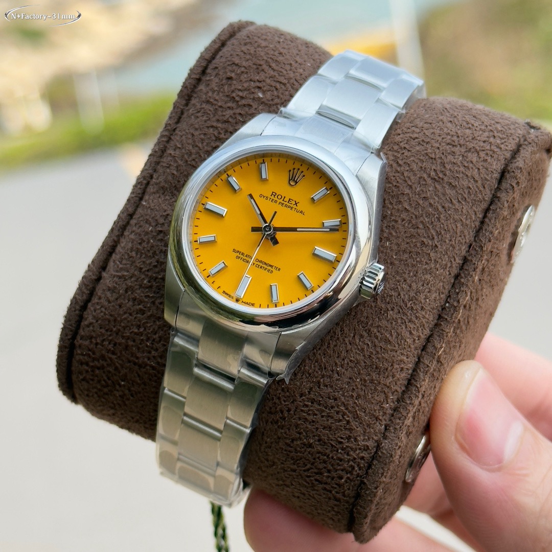 Rolex-Oyster-Perpetual-Orange-Dial-124300-0004-gallery-3