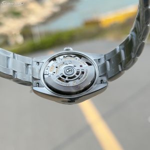 Rolex-Oyster-Perpetual-Orange-Dial-124300-0004-gallery-6