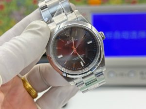 Rolex-Perpetual-114300-gallery-2