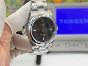 Rolex-Perpetual-114300-gallery-4