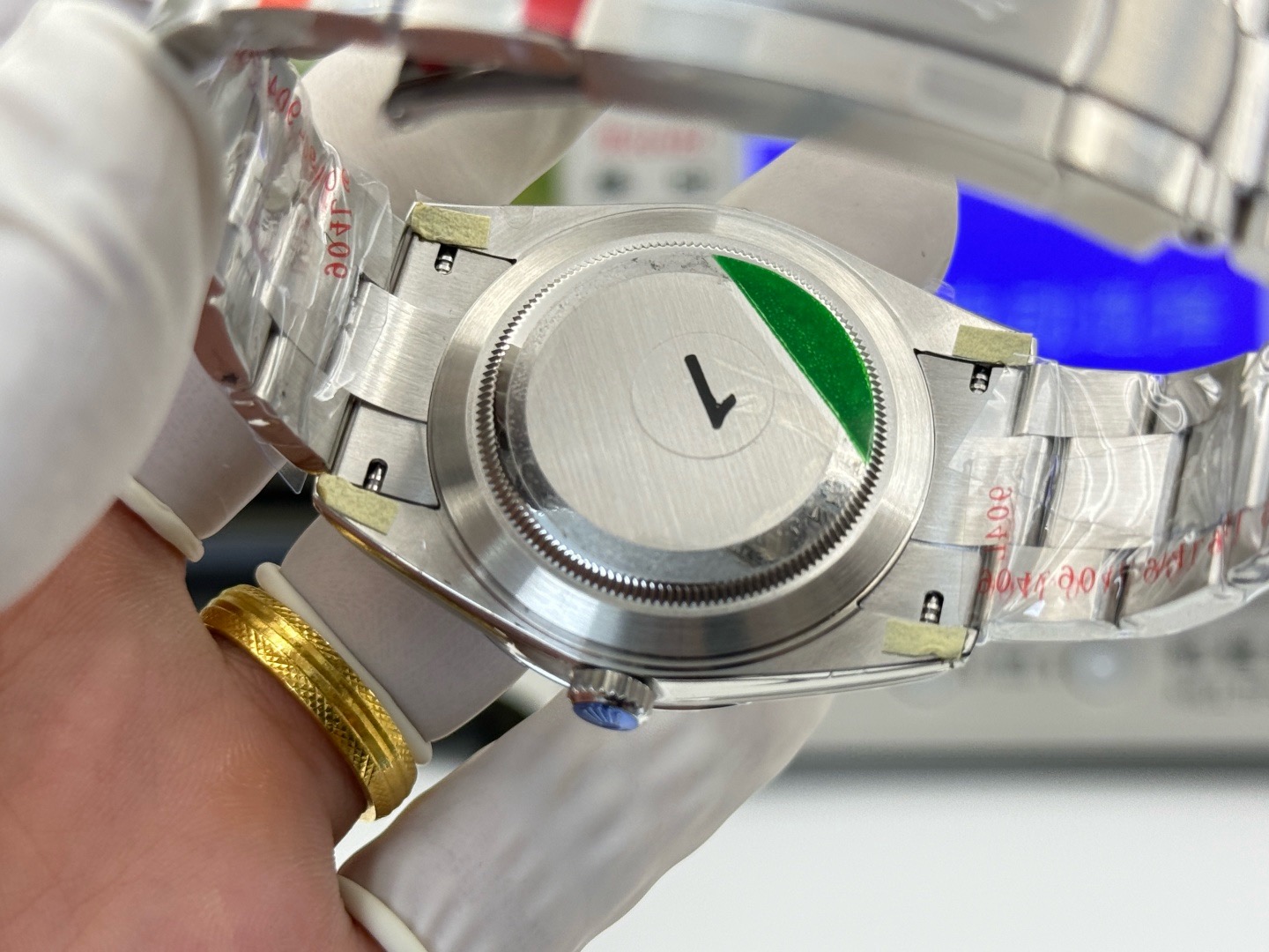 Rolex-Perpetual-114300-gallery-6