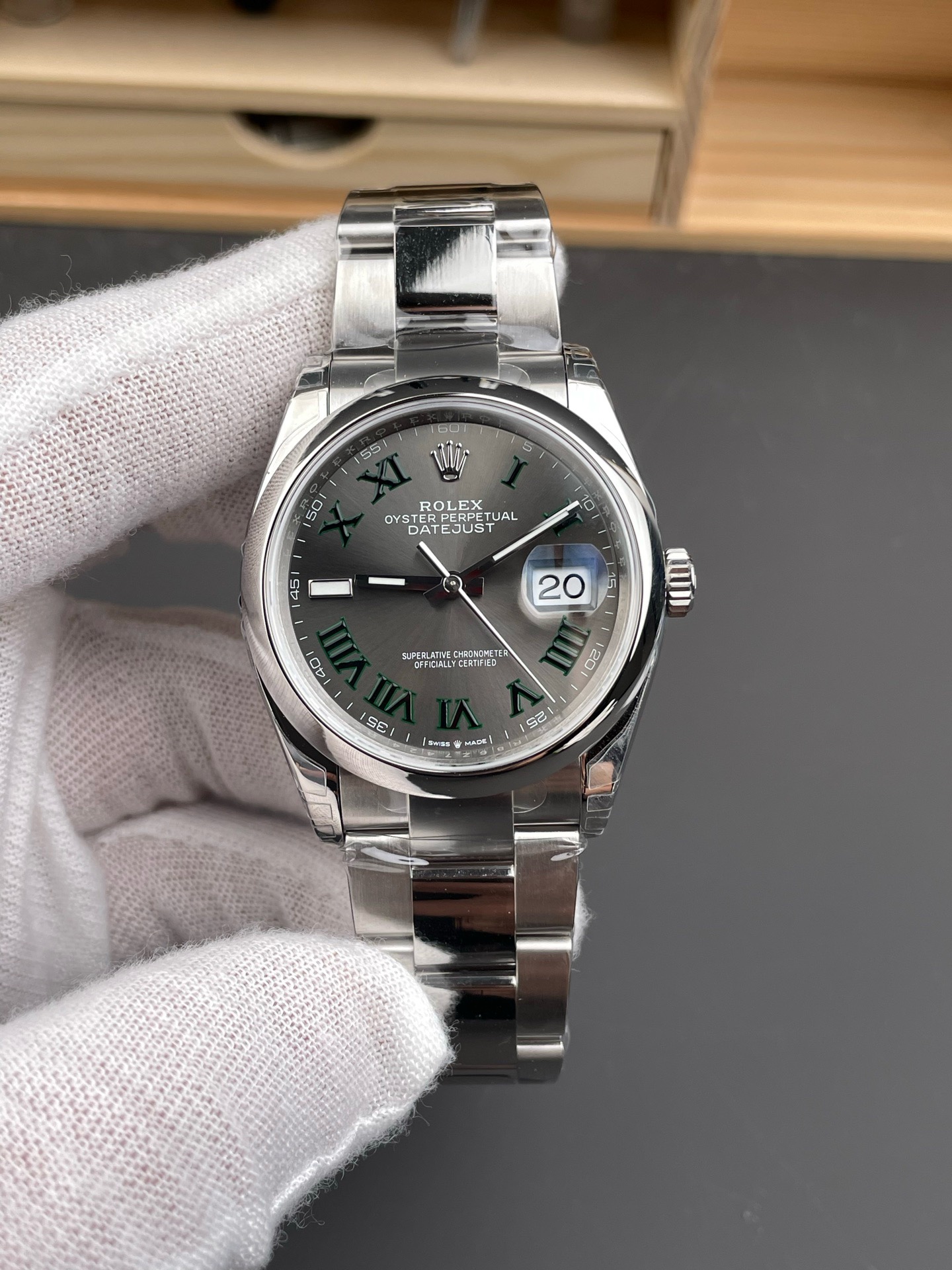 Rolex-Perpetual-116200-cover-1