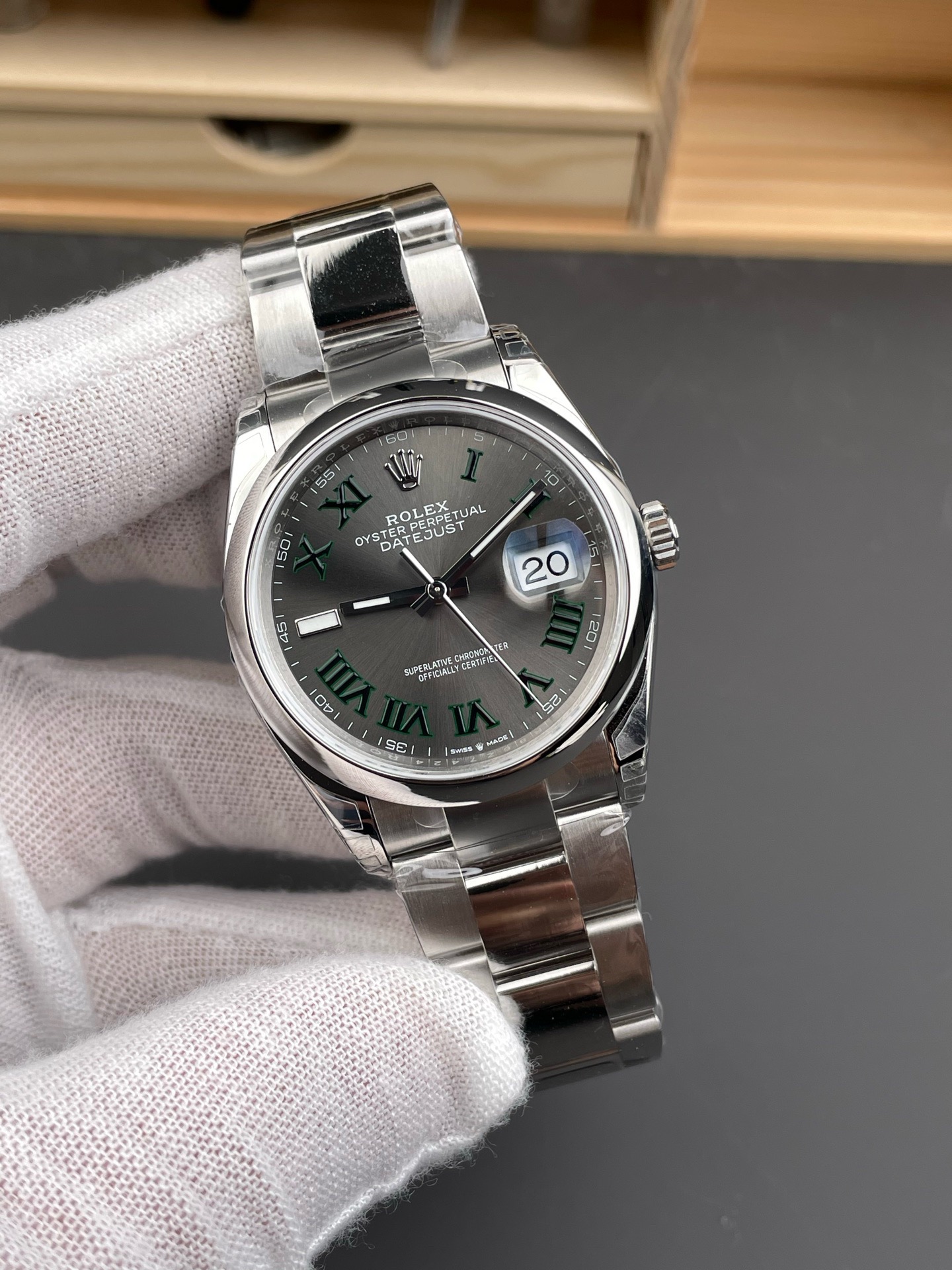 Rolex-Perpetual-116200-gallery-2