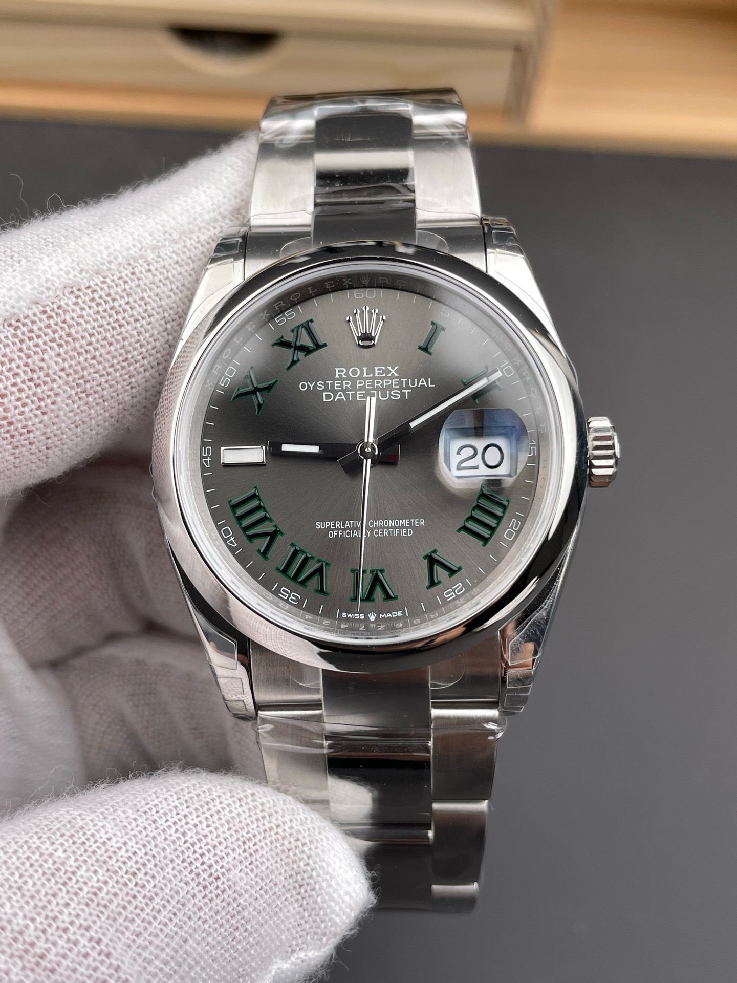 Rolex-Perpetual-116200-gallery-3