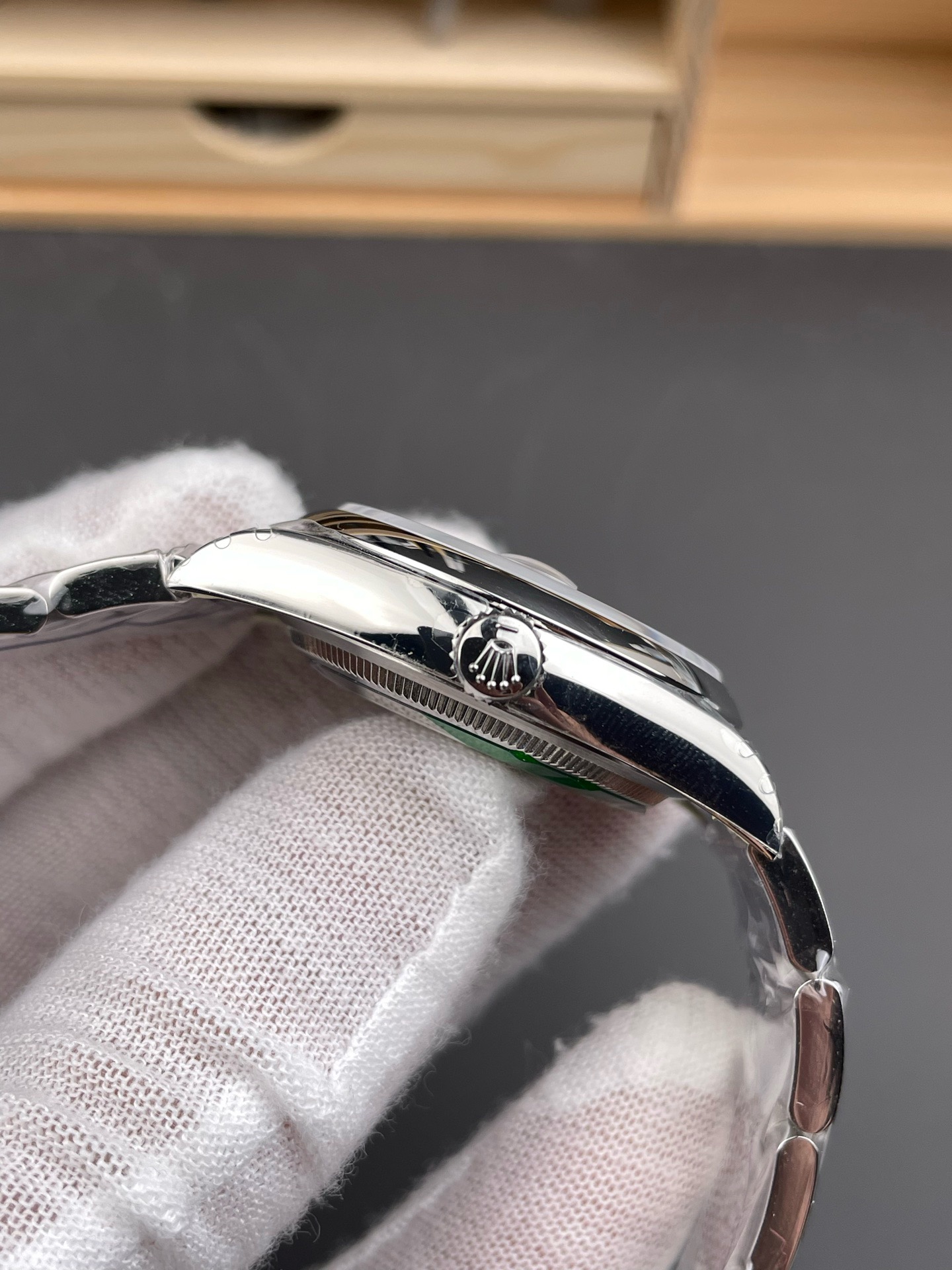 Rolex-Perpetual-116200-gallery-4