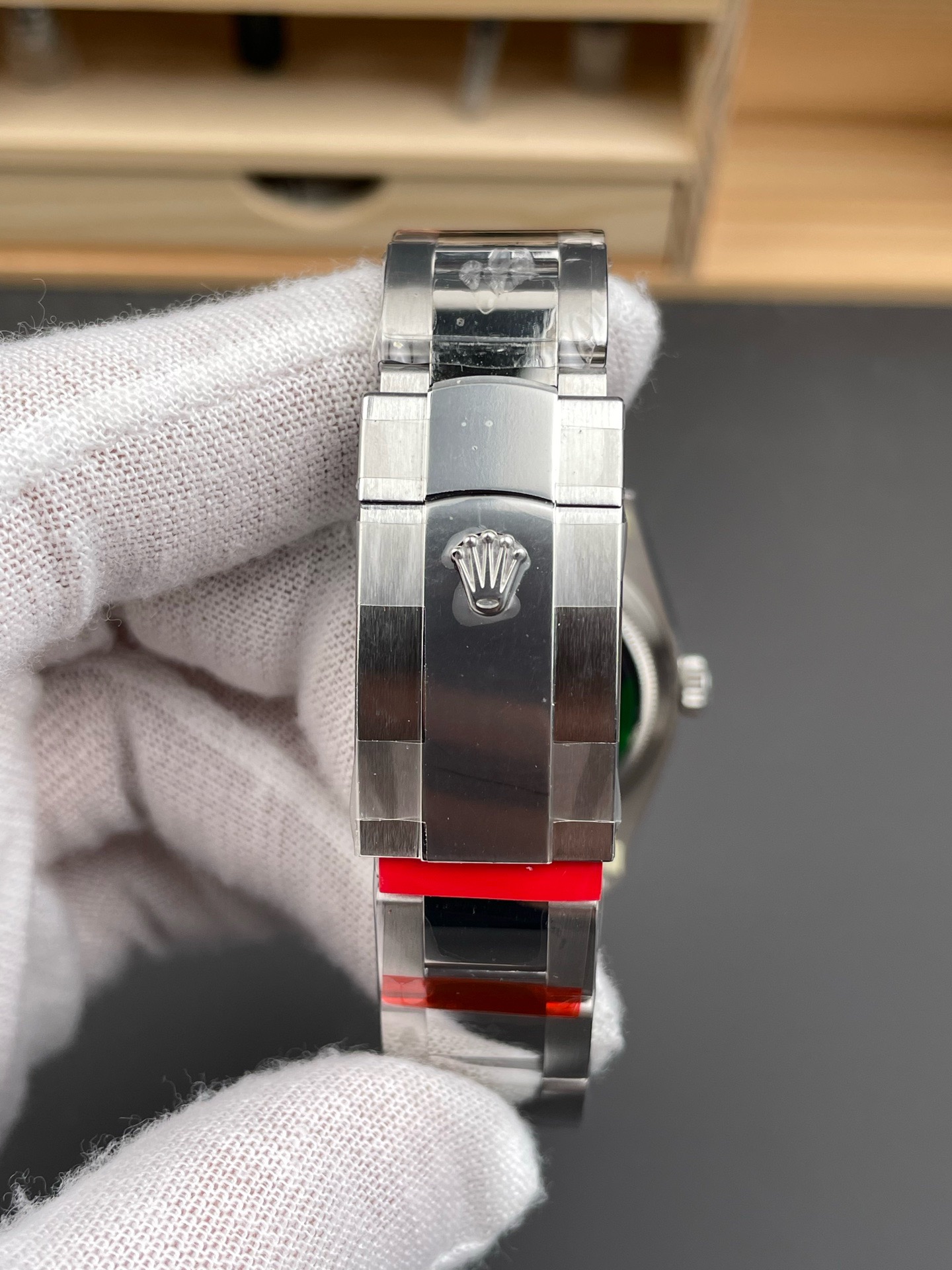 Rolex-Perpetual-116200-gallery-8