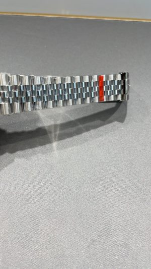 Rolex-Datejust-126334-0002-Blue-Dial-gallery-4