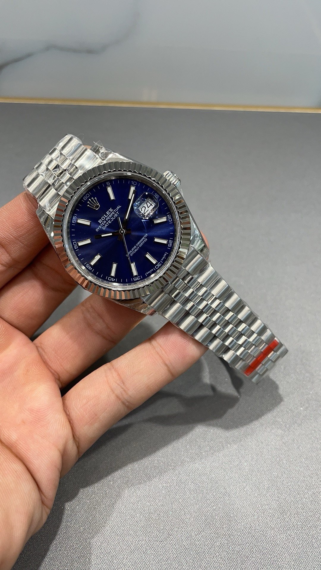 Rolex-Datejust-126334-0002-Blue-Dial-gallery-5
